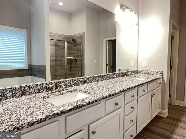 Building Photo - 4675 Silver Oak Dr SW