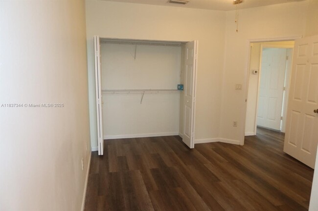 Building Photo - 185 Riverwalk Cir