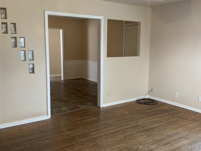 Building Photo - 220 S 70th E Ave