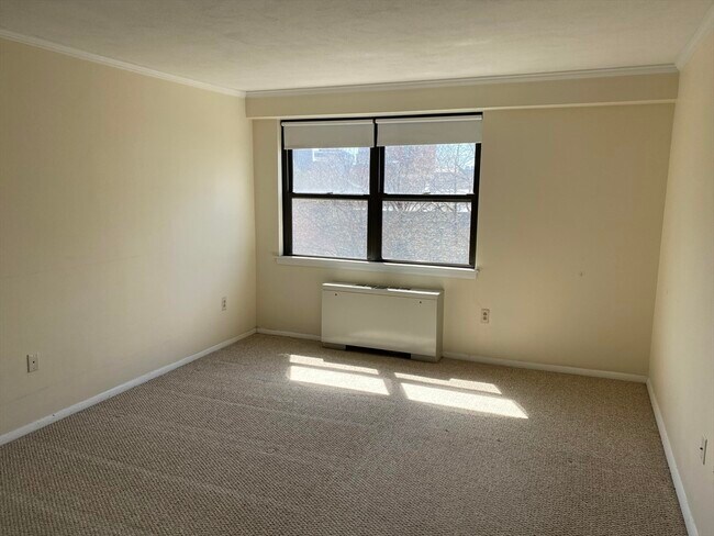 Building Photo - 8 Whittier Pl