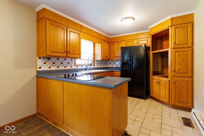 Building Photo - 923 Hattie Dr