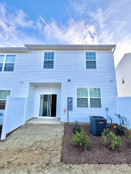 Building Photo - 1888 Pheasant Trce Cir