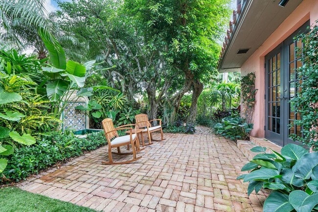 Building Photo - 226 Chilean Ave