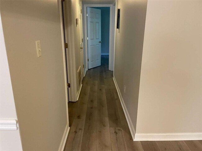 Building Photo - 1514 Oakridge Ct