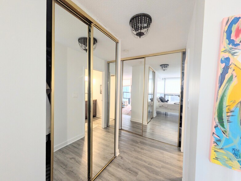 Building Photo - 230 E Ontario St