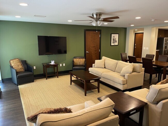 Building Photo - Beautiful Downtown Condo!