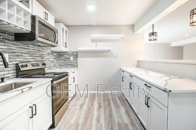 Building Photo - 7806 Shawmont Rd