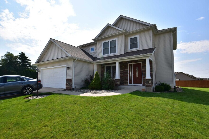 Building Photo - 25910 Rolling Hills Dr