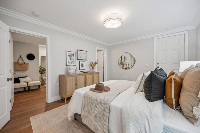 Building Photo - Beautiful 3 Bedroom 2 Bathroom Single Fami...