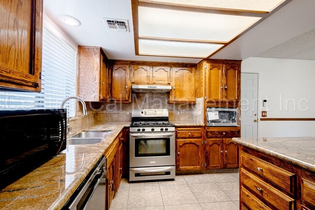 Building Photo - 3 Bedroom/2 Bath Home in the Southwest - $...