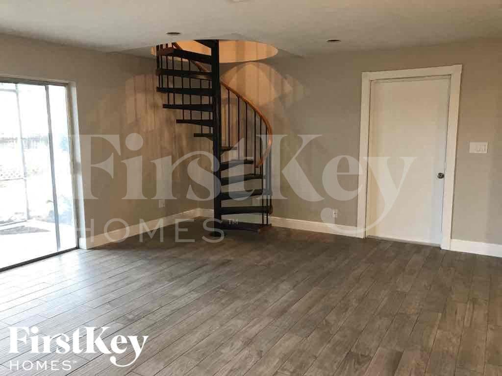 Building Photo - 4882 Pine Cone Ln