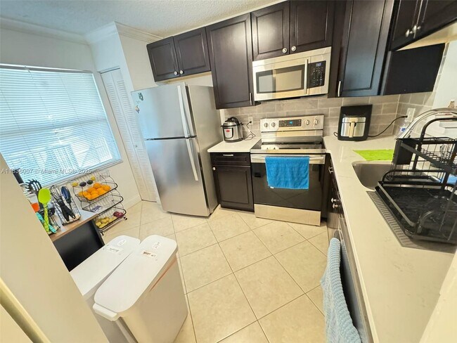 Building Photo - 1278 S Military Trail