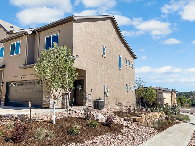 Building Photo - 5707 Villa Lorenzo Dr