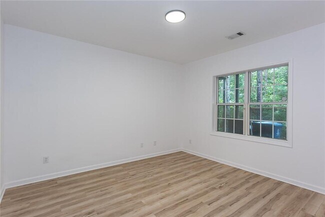 Building Photo - 3967 Howell Park Rd