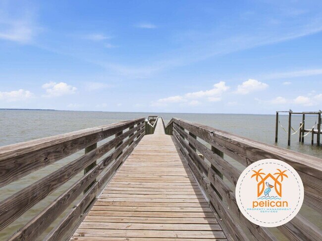 Building Photo - 825 Bayshore Dr