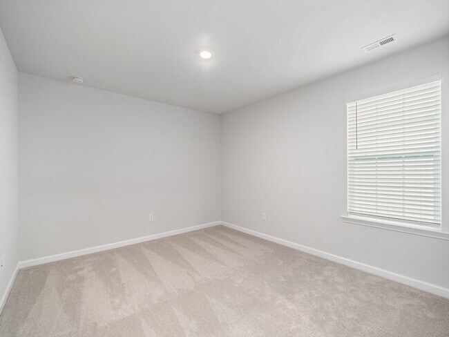 Building Photo - Beautiful Almost New Home with 5 Bedroom &...