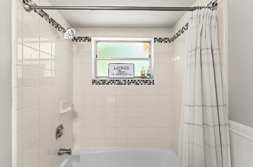 Building Photo - 9781 Lake Georgia Dr