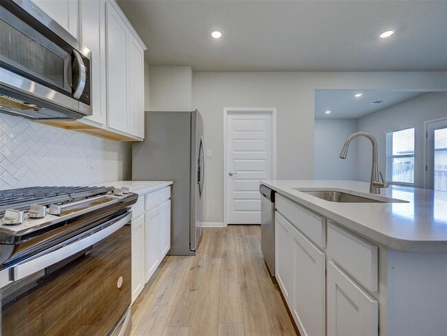 Building Photo - 10205 Mager Ln