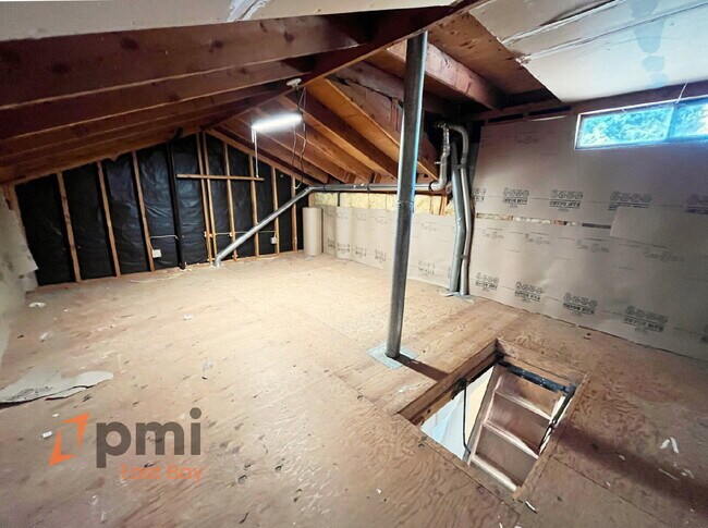 Building Photo - Stylish 2-Bedroom Townhouse in Prime Walnu...