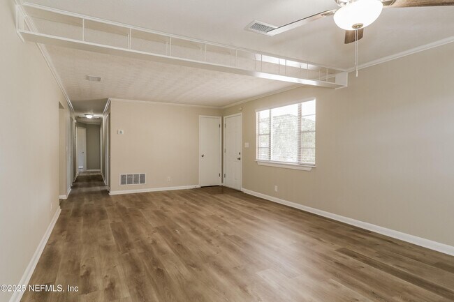 Building Photo - 470 Sigsbee Ct