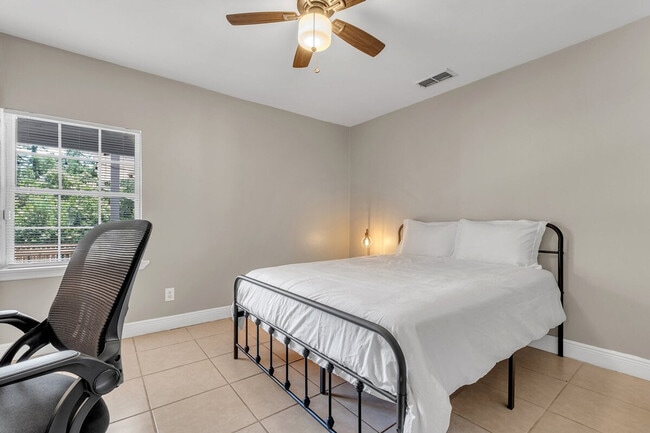 Building Photo - 915 Buena Vista Dr