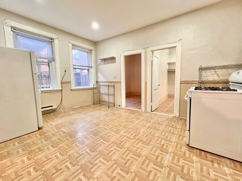 Building Photo - 84 N Margin St