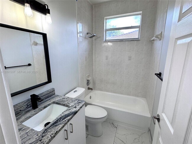 Building Photo - 21405 Ingraham Ave Rd