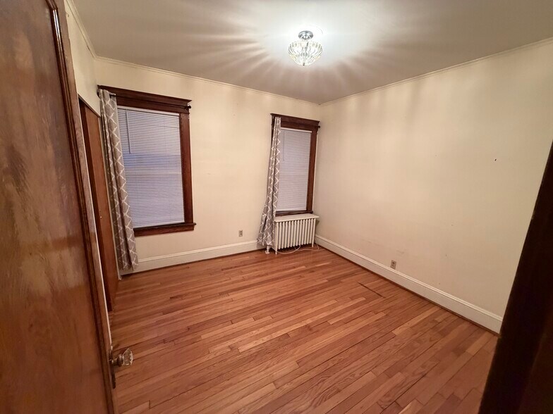 Building Photo - 4 Harris Ave