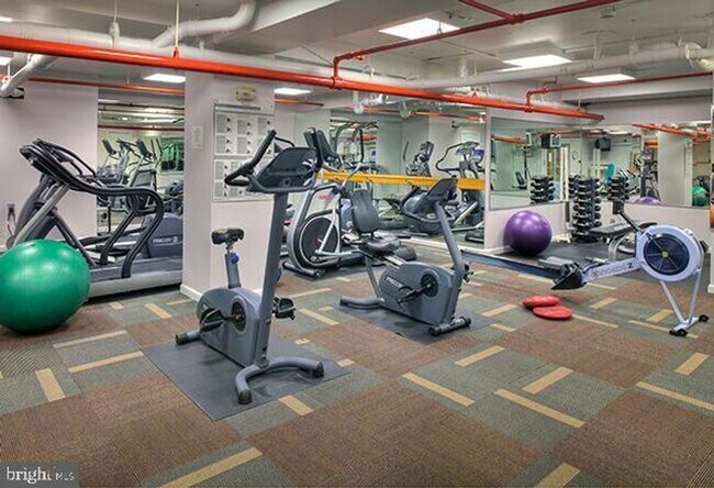 Building Photo - Beautifully Renovated 1 Bed Unit @ The Dorchester in Rittenhouse Square