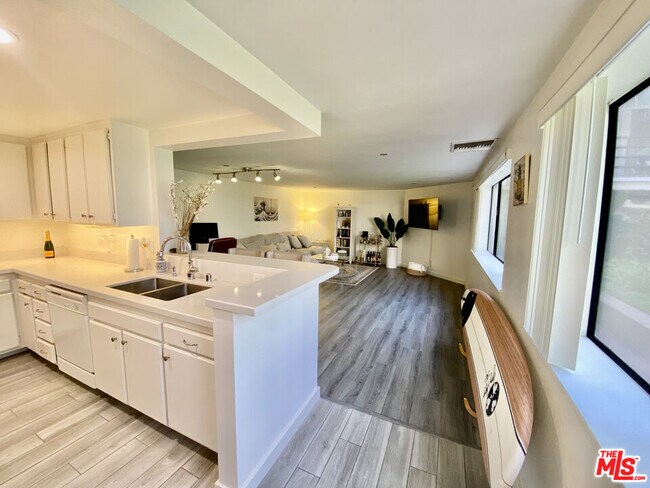 Building Photo - 2910 Neilson Wy