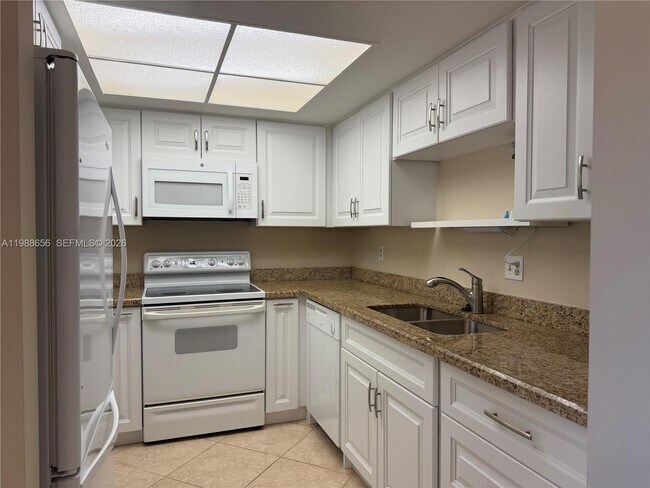 Building Photo - 301 SW South River Dr