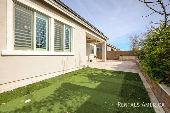 Building Photo - Popular Meadows neighborhood!