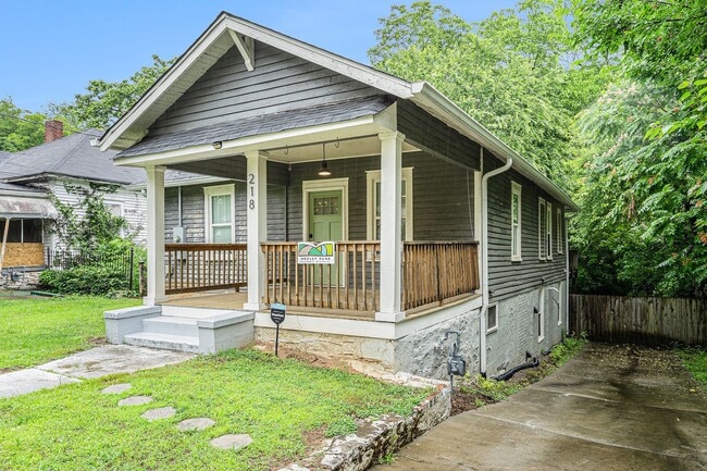 Building Photo - 4 Bedroom 3 Bath w/ Full Studio Basement