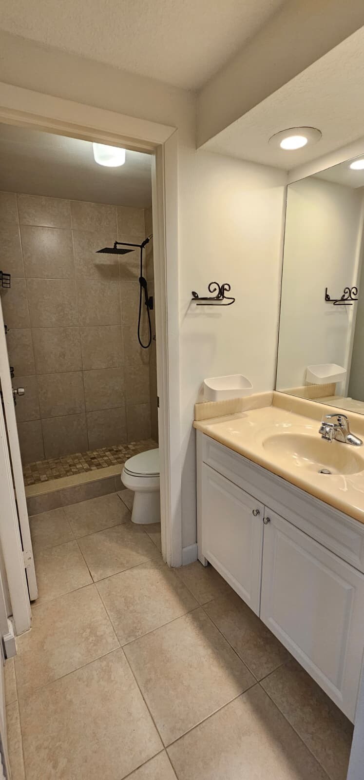 Building Photo - 1017 NW 124th Ave