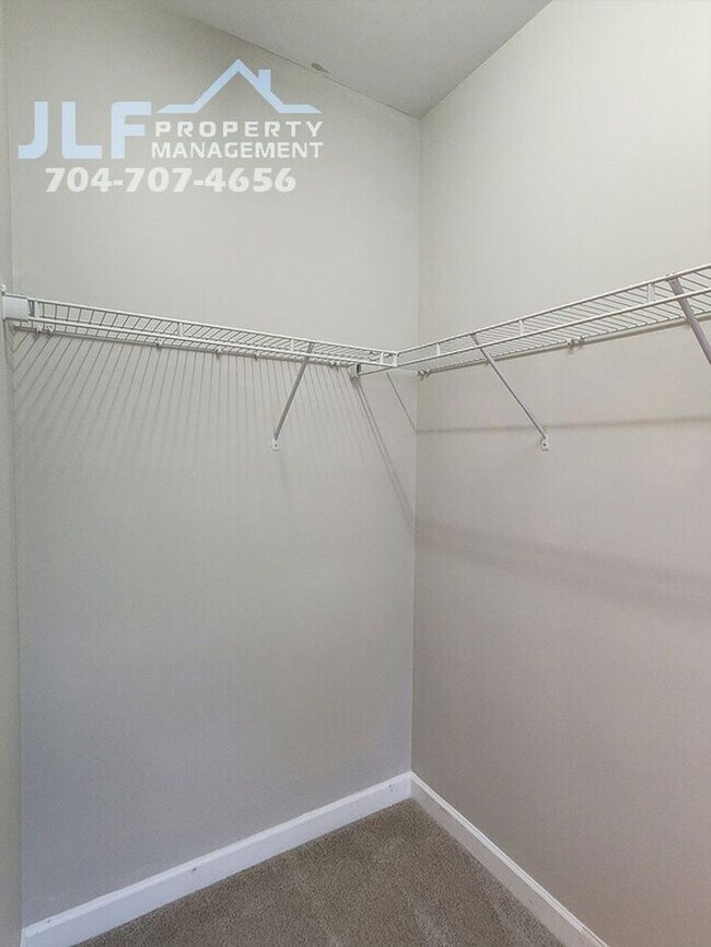 Building Photo - Beautiful 2 Story Condo in the Ballantyne Area of Charlotte!