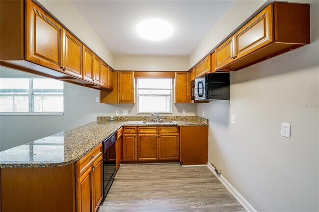 Building Photo - 602 Clayton Cir
