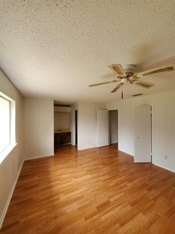 Building Photo - 2210 Greenvalley Dr