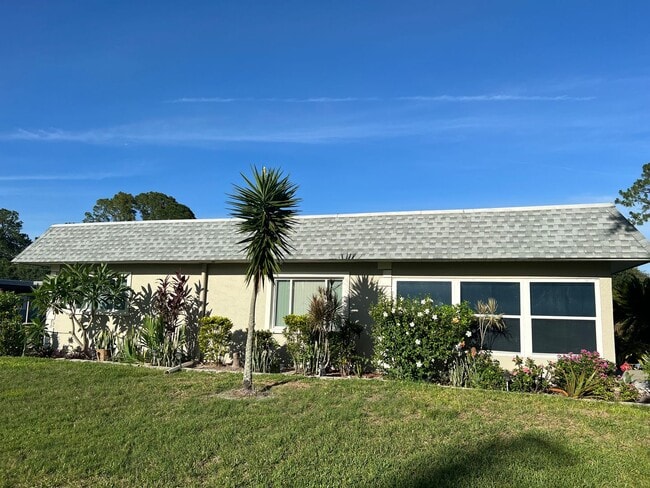 Building Photo - Golf Course Condo on Seven Springs Golf and Country Club