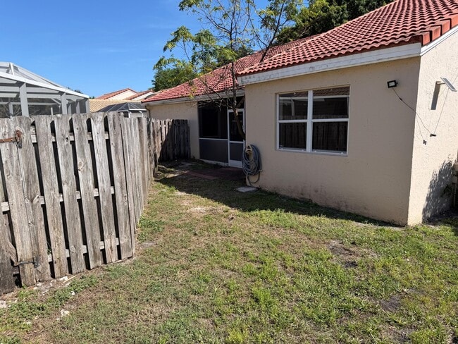 Building Photo - 10123 Caoba St