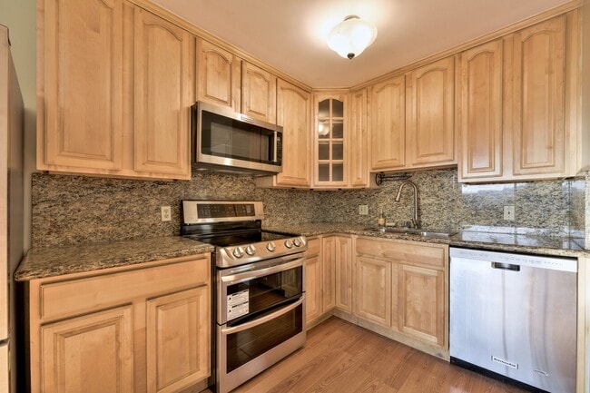 Building Photo - Light filled home+ Pet Friendly + Deck+ Lo...