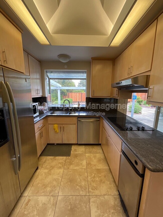 Building Photo - 1426 Ormsby Dr