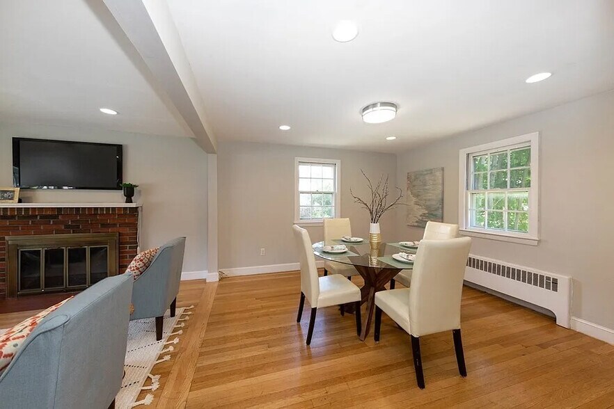 dining area 2 - 353 Washington St