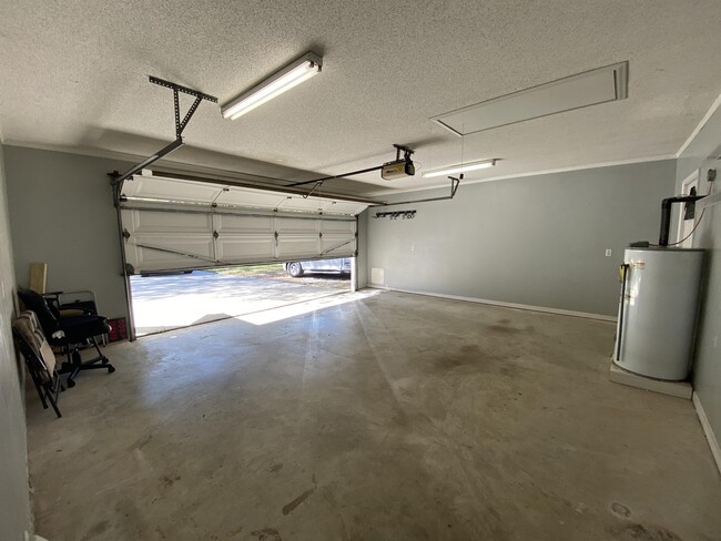Building Photo - 6019 Vaux Rd