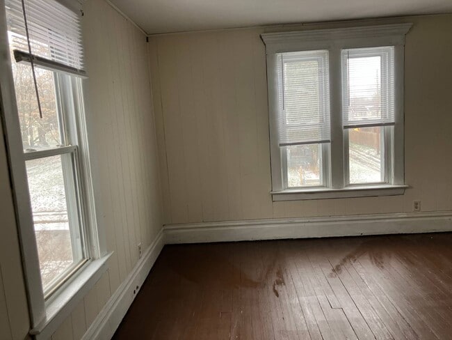 Building Photo - 736 S Seneca Ave