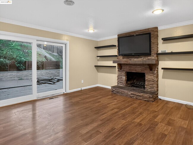 Building Photo - 2322 Peachtree Cir