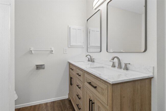Building Photo - 2504 Ewell Dr