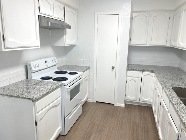 Building Photo - MAKE THE SMART MOVE TO SOMMERALL