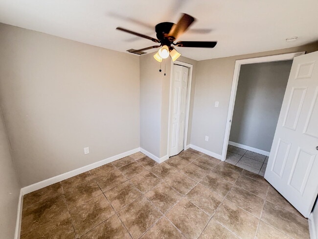 Building Photo - WATERFRONT POOL HOME ON A CANAL THAT LEADS STRAIGHT INTO TAMPA BAY
