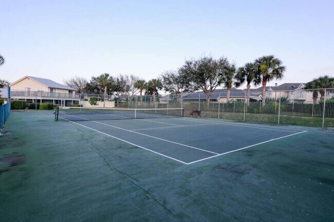 Building Photo - 4031 NE Breakwater Dr