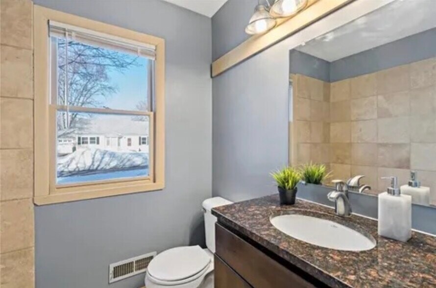 Building Photo - 5427 45th Ave N